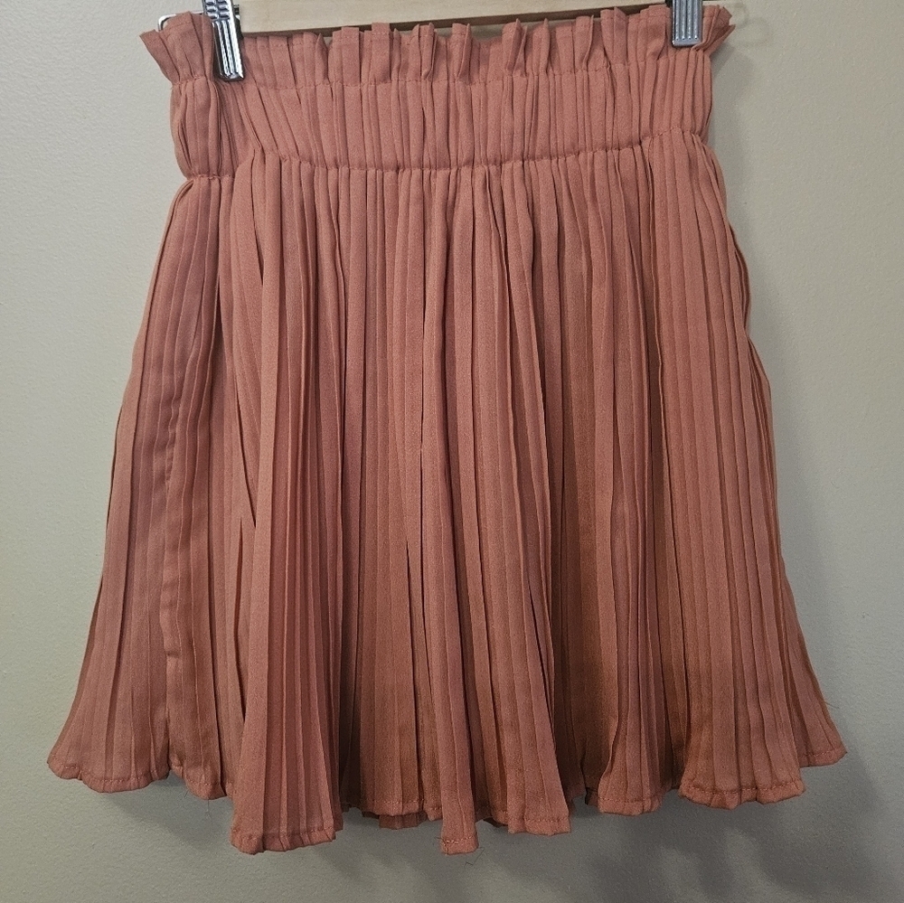 DO BE Women's Size S Pleated Flare Skirt